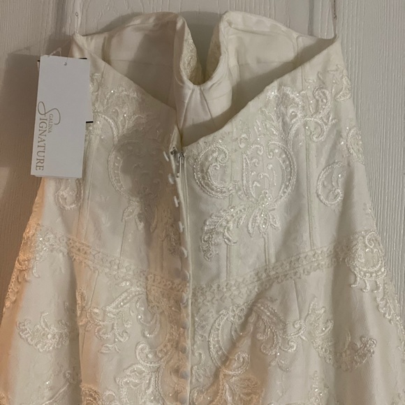 Wedding dress and reception dress. - Picture 2 of 4